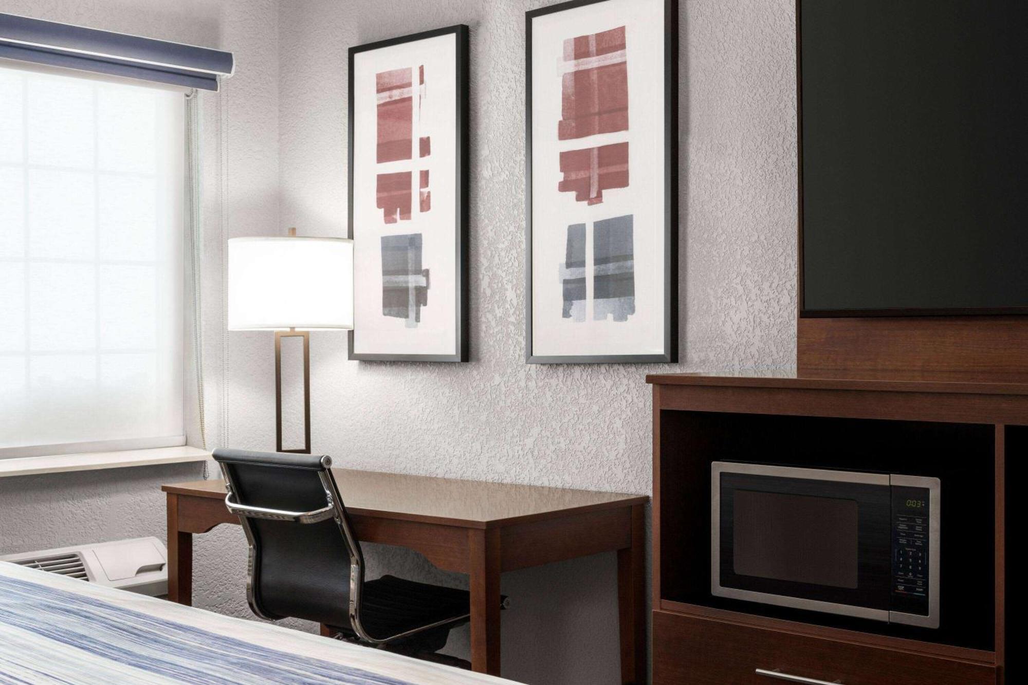 Americinn By Wyndham Williamsburg Eksteriør billede